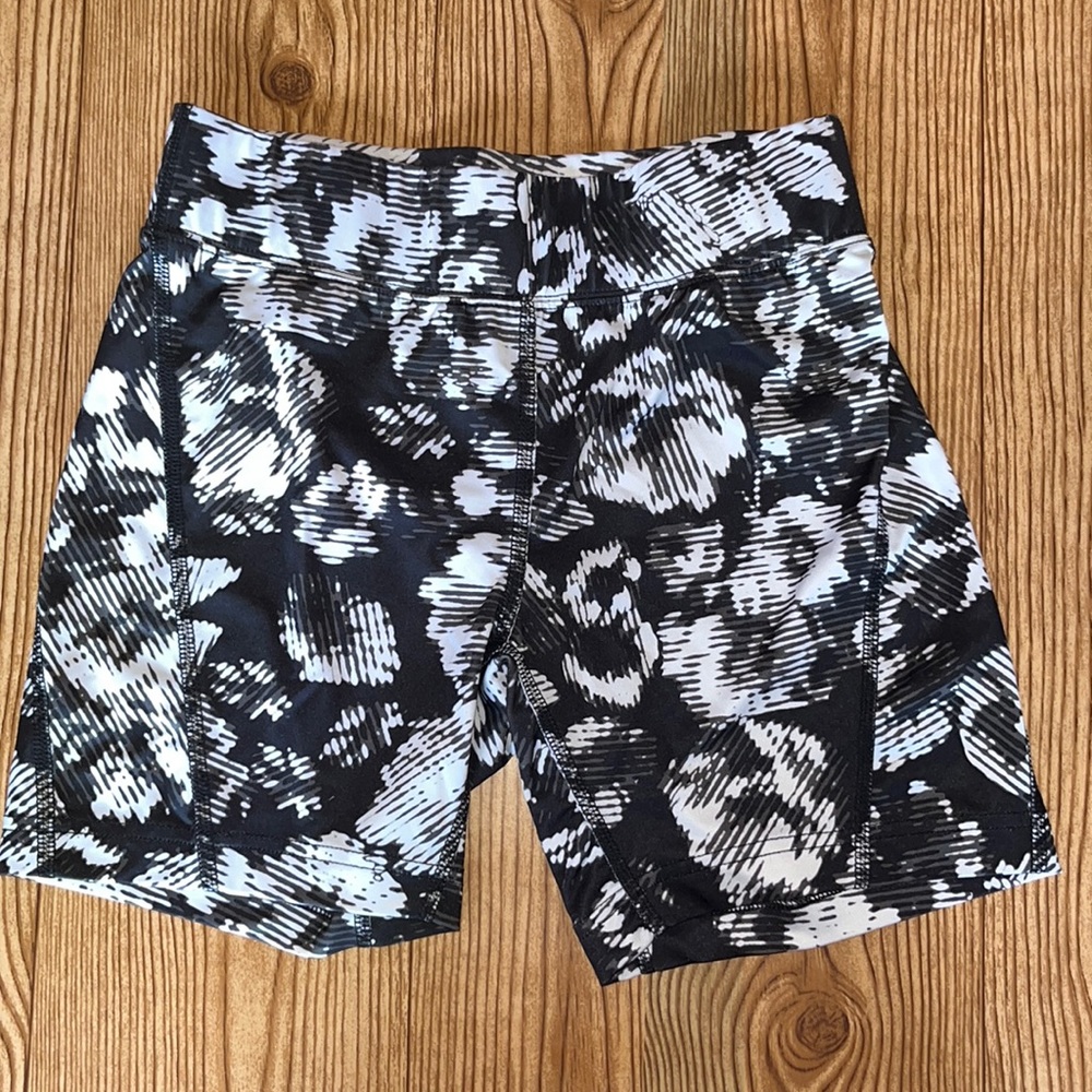 Everlast sport black and white Biker shorts  small NWOT